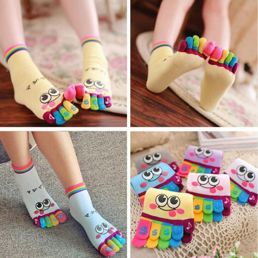 12 pairsCute and creative autumn and winter new women's five-toed socks, short cartoon cotton smiling bear five-toed socks for women wholesale